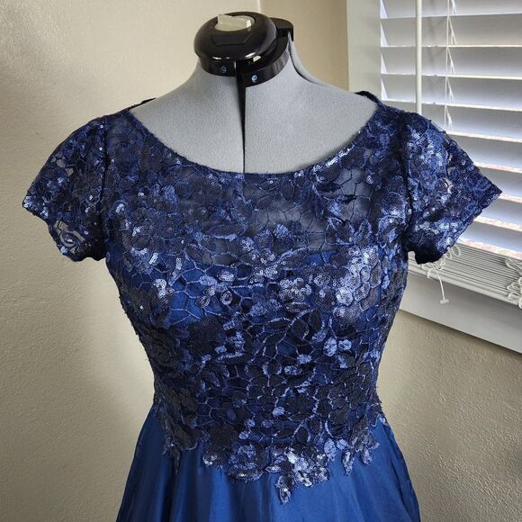 La Femme 27924 Blue Floral and Satin Dress Gown Size 8 EUC - Picture 3 of 16